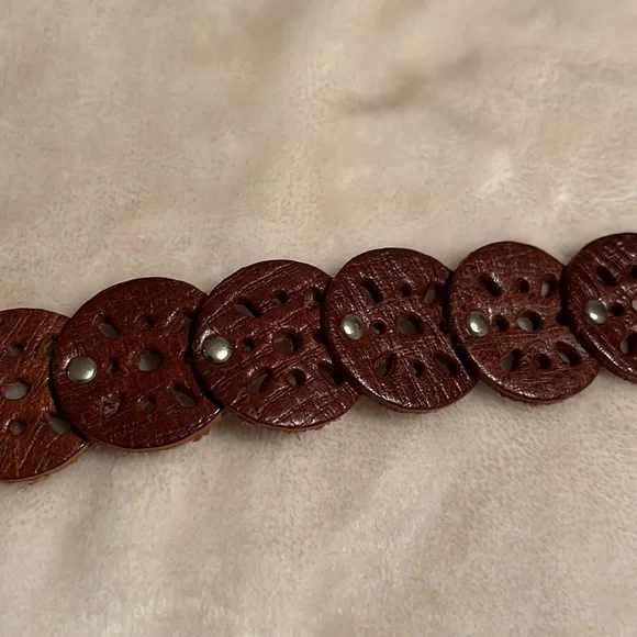 Brown leather belt circle sections 40” long plus silver tone buckle - Picture 3 of 6